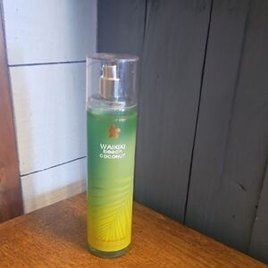 Bath & Body Works Waikiki Beach Coconut Body Mist - Green and Yellow